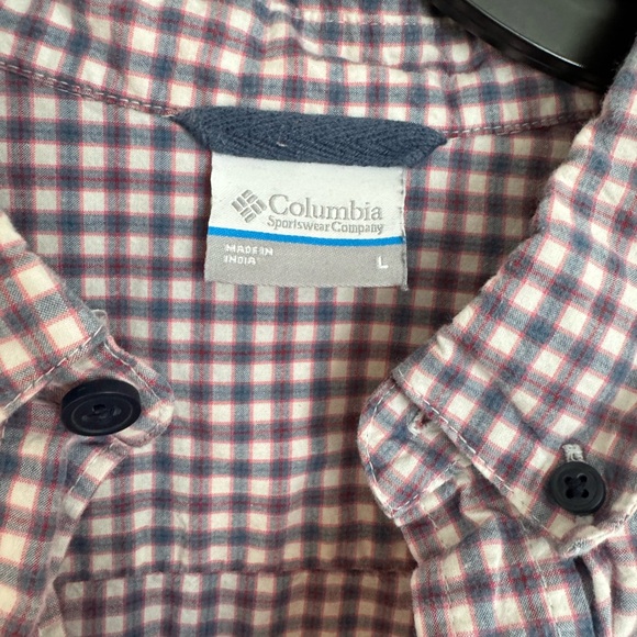 Columbia Short Sleeve Button-Up Shirt - Picture 3 of 9
